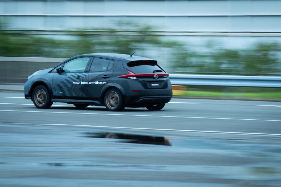  Nissan Leaf All-Wheel-Control Test Сar 2019 года  (фото 16 из 19)